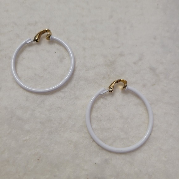 Vintage L H SEGAL California Signed White Enamel Clip On Hoop Earrings 1.25" - Picture 2 of 4